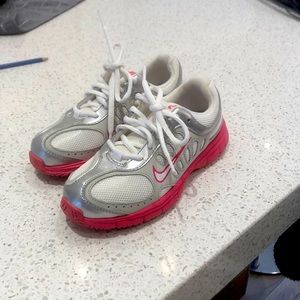 NIKE girls running shoes